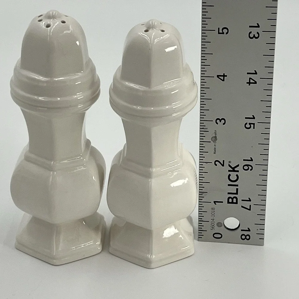 White elegant‎ salt and pepper 5